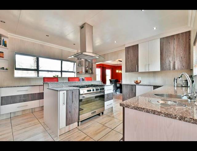 4 BEDROOM HOUSE FOR SALE IN GLENVISTA